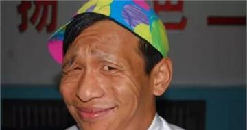 <em>宋小宝</em>一幅字卖8万 揭秘世界上最大的两个拍卖行