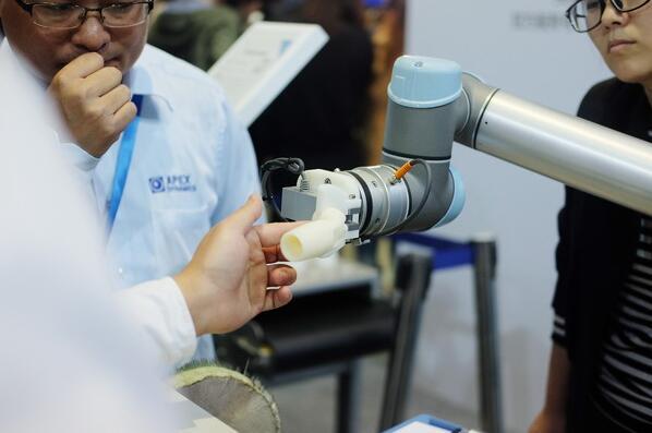 工博会缩影：中国协同机器人销售迎来大爆发 2020年将增长4倍达1.2万台