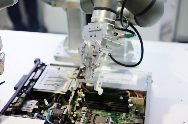 工博会缩影：中国协同机器人销售迎来大爆发 2020年将增长4倍达1.2万台