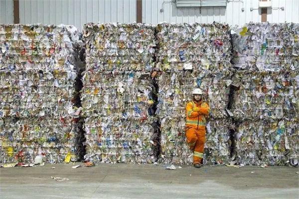 中国正式封杀24类“洋垃圾”！整个欧美慌了 德国如今也惨遭垃圾山堆积