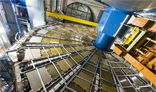 让数据说话！大型强子对撞机探索新粒子物理标准模型的新方法
