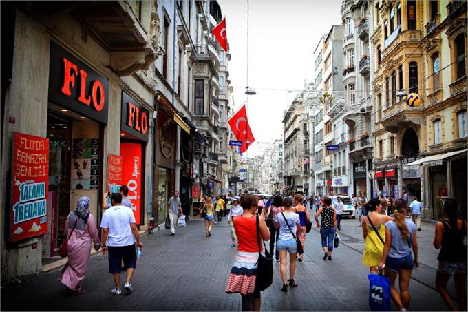 2020百万亿gdp_近十年中国gdp增长图(2)