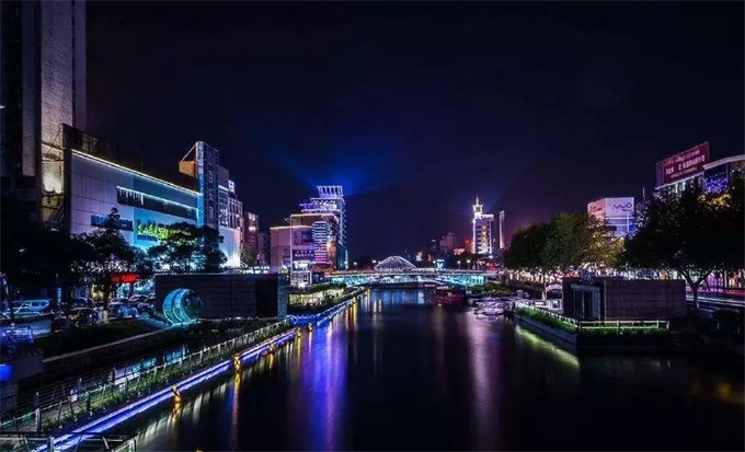 没有夜生活的中国县城,还有未来吗?