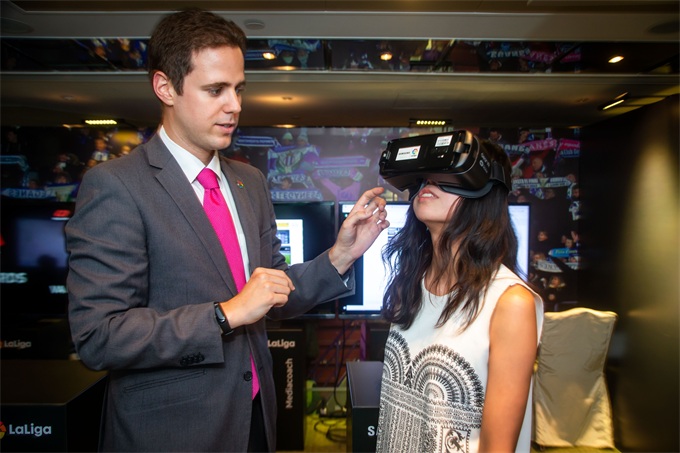 VR