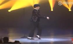 或超百万成交！迈克尔·<em>杰克逊</em>水晶袜拍卖 1983年登台跳“太空漫步”时所穿