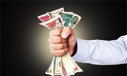 【深度】卖房卖车，“裸奔”的老板能救回断裂的现金流？