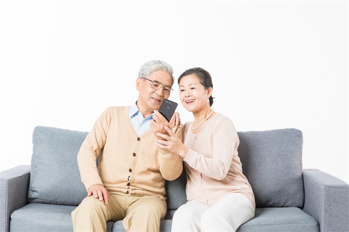 中国近2亿老人未接触过网络