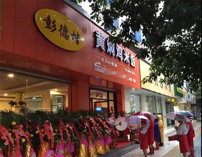 亦或是其他数不清的叫不上名字的夫妻店,山寨店,几乎任何品牌的门头