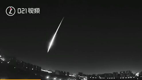 上海夜空拍到超亮火流星