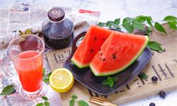 吃瓜不忘育瓜人，中国人的吃瓜自由离不开这位奶奶