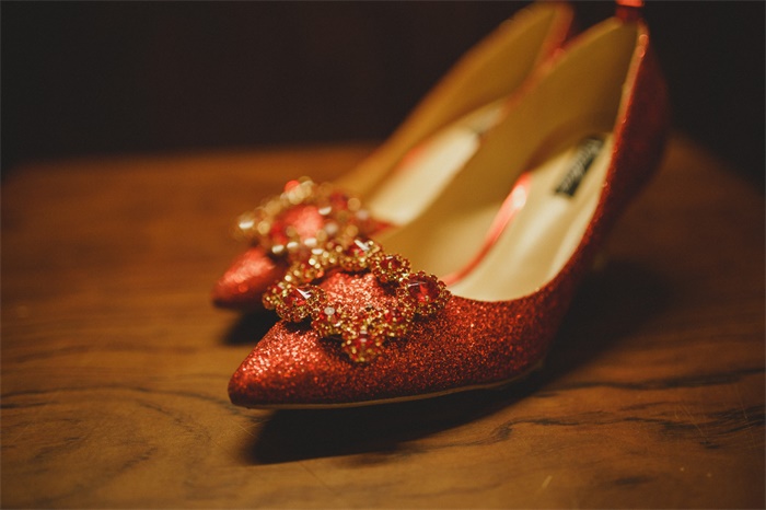 14世纪英国富人尖头鞋“富贵病”