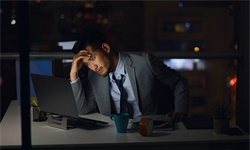 “工作5年被减薪降职”，他犯了3个致命错误！（职场人必看）