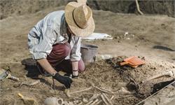 秘鲁发现15世纪前的乱葬坑：有25具遗骸以坐姿形态呈现，全身被纺织品包裹