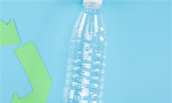 少用塑料瓶喝水！塑料中的化学物质会转移至水中，对细胞造成伤害