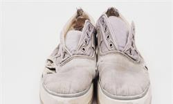 万元“乞丐鞋”为何遭群嘲？品牌回应：脏污外观旨在宣传环保