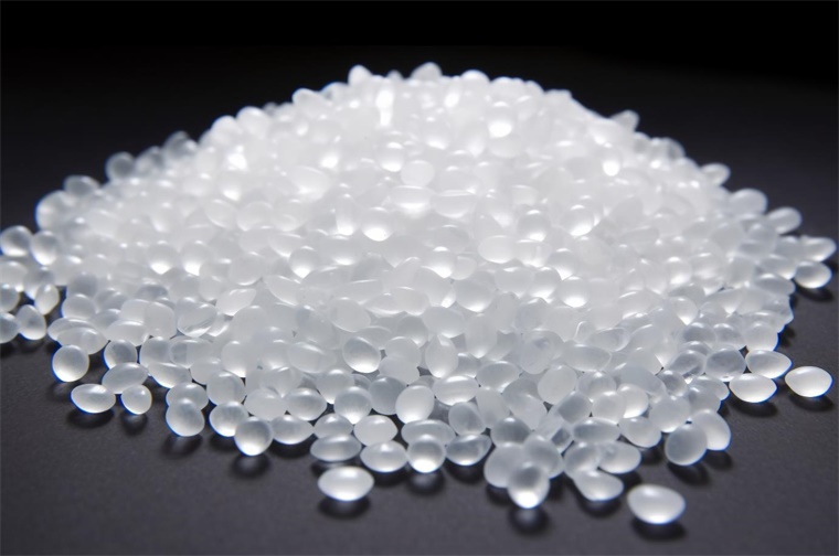 最新研究称：美国瓶装水发现大量纳米塑料颗粒，可能比微塑料颗粒更危险