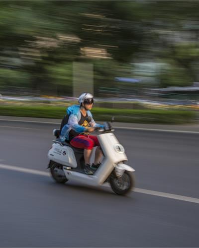 電動自行車上路有新要求！專家：新國標電動車限速25km/h比自行車還慢，不符合實際使用場景需求【附電動自行車行業現狀分析】