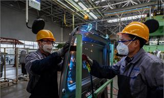 中国汽车工业黄埔军校！李书福：几乎所有新造车势力都到吉利挖人，没有吉利培养人才，他们造不出车【附新能源汽车行业市场分析】