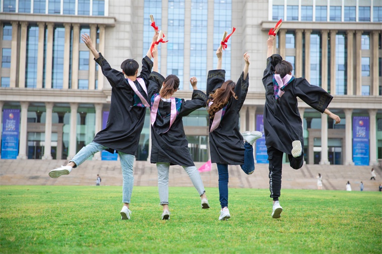 首年8亿预算招50个学生！福耀科技大学王树国：我们要培养的是拓荒者，不是跟随者【附高等教育行业市场分析】