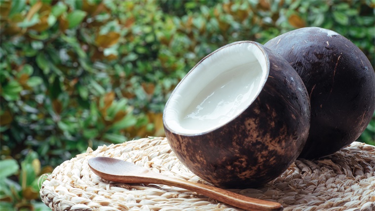 一瓶椰子水上市，钟睒睒也来打新了！