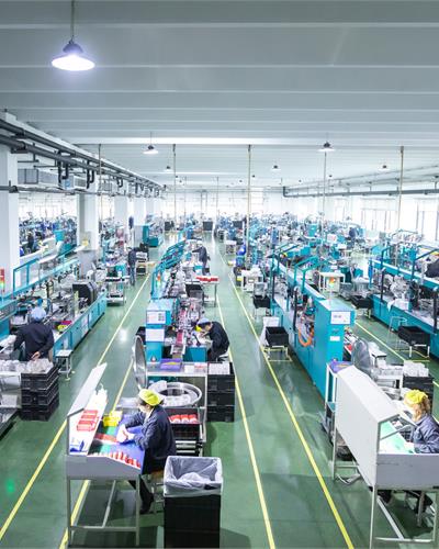 未來iPhone外層玻璃均為美國造!庫克:將投資25億美元擴大康寧玻璃工廠,建史上最大最先進智能手機玻璃生產線【附智能手機行業市場分析】