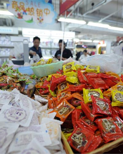 于东来：企业不要去做盲目扩张，胖东来账上资金有41个亿且没有贷款【附超市行业市场分析】