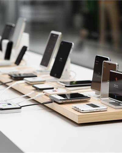 股神大动作！传巴菲特将再次减持苹果股票，此前曾称其为伯克希尔拥有最佳企业之一【附智能手机行业市场分析】