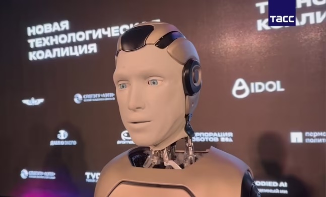 太尴尬了！俄罗斯发布首款国产人形机器人，出场突然摔倒被抬走【附人形机器人行业发展趋势】