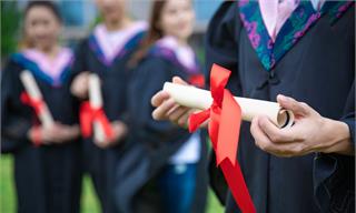 学历贬值了吗？全国每5人就有1人念过<em>大学</em>，研究生薪资普遍比本科生高1000元【附<em>高等教育</em>行业市场分析】