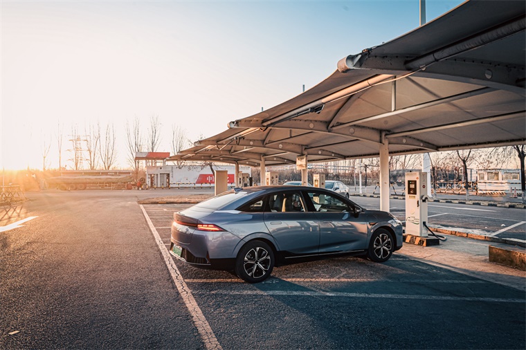 打破技术垄断的硬核实力！比亚迪首席科学家廉玉波当选中国工程院院士【附新能源汽车行业市场分析】