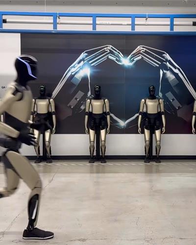 自主充电功能首次曝光！特斯拉发布Optimus人形机器人跑步视频：步态流畅更像人了【附人形机器人行业市场分析】