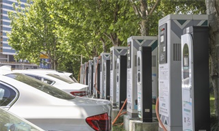 首次超越特斯拉，比亚迪拿下全球纯电汽车销量第一【附新能源汽车行业市场分析】