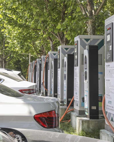 首次超越特斯拉，比亚迪拿下全球纯电汽车销量第一【附新能源汽车行业市场分析】