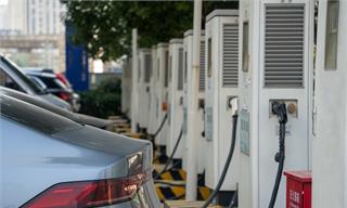 中国汽车产销量连续17年全球第一！2025年双双突破3400万辆，再创历史新高【附新能源汽车行业市场分析】