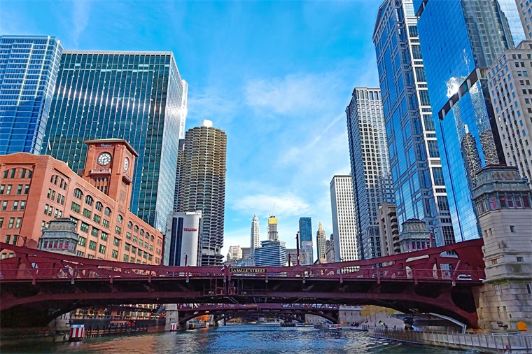 英伟达Q4营收达创纪录681亿美元