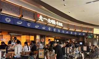 翻臺15輪、月入上百萬，商場負一層的“漂亮飯”殺瘋了！