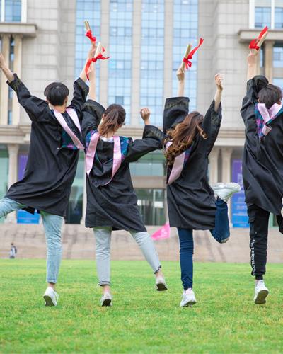 贵州大学校长宋宝安：文科生绝不会被AI替代，还将诞生专属高薪岗位【附人工智能行业市场分析】