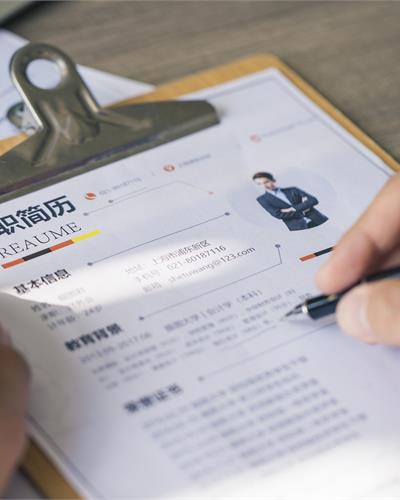 崗位比人才還多！AI大廠月薪3萬瘋搶文科生，周鴻祎感嘆：AI時代文科生將比理科生更吃香【附人工智能行業市場分析】