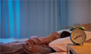 觸目驚心！報告：我國近半數成年人有睡眠困擾，超3億人存在睡眠障礙【附睡眠經濟市場分析】