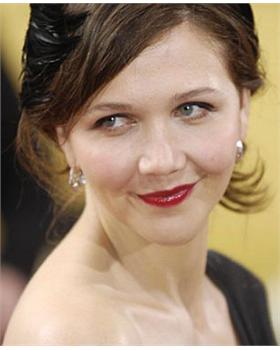 玛吉·吉伦哈尔